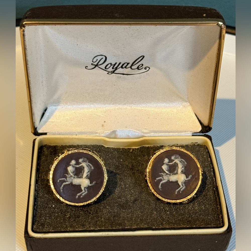 Vintage Museum Masterpiece Dante Brown Centaur Cameo Gold Tone Cufflinks